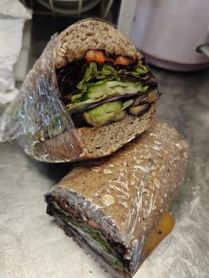 March 11, 2024, lunch: Teriyaki Eggplant Sandwich with sautéed eggplant, then turned off the heat, added teriyaki sauce and Japanese barbecue sauce, assorted vegetables—it’s tasty! 😋
